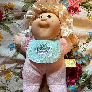 Cabbage Patch kidsland doll